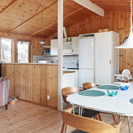 4 Person In Store Fuglede