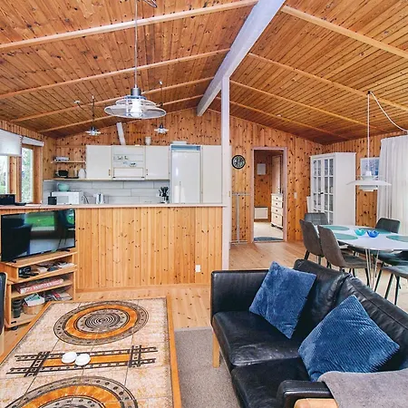 4 Person In * Store Fuglede