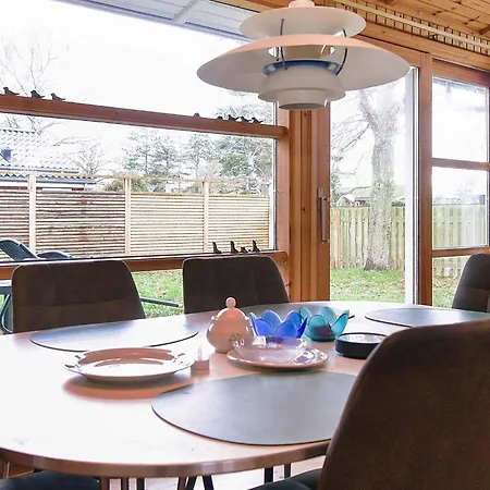 4 Person In Store Fuglede