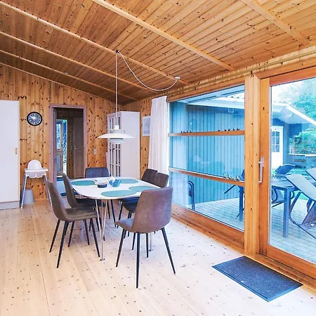 4 Person In Store Fuglede