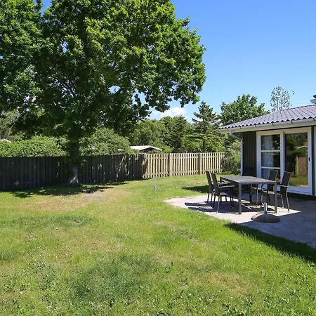 4 Person In Store Fuglede